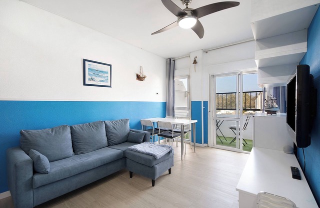Apartment "El Marinero" with Private Terrace & Wi-Fi