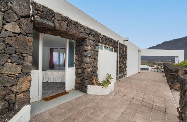 Apartment 'El Submarino B' with Sea View, Private Terrace and Wi-Fi