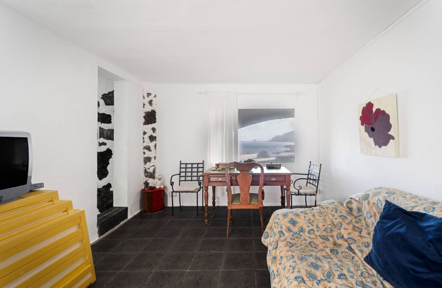 Apartment 'El Submarino C' with Sea View, Shared Terrace and Wi-Fi