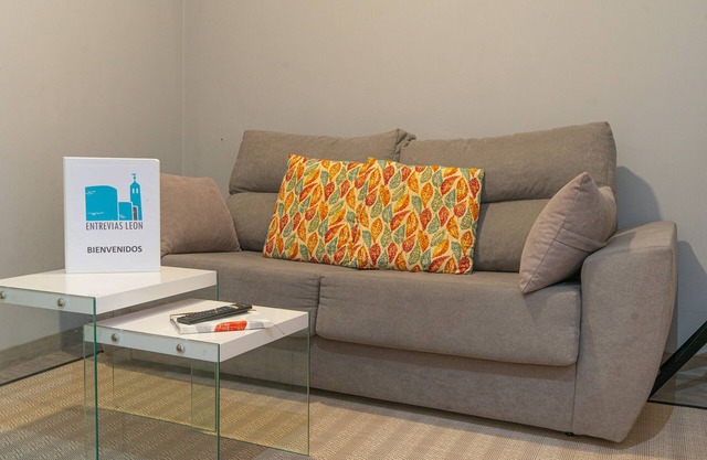 Apartment 'Entrevías Lodging' with Balcony and Wi-Fi