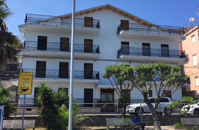 Apartment facing the sea