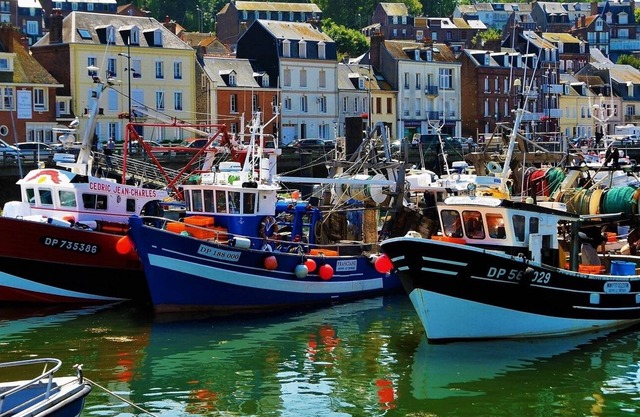 Apartment facing the fishing port