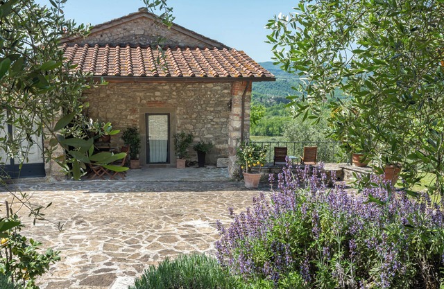 Apartment 'Fienile' with Private Terrace, Wi-Fi and Air Conditioning