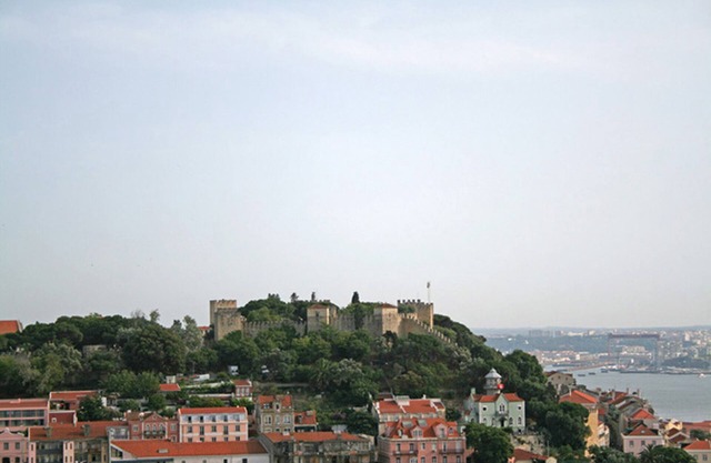 Apartment/flat , view-point Tagus, castle, optional garage,WI-FI A/C