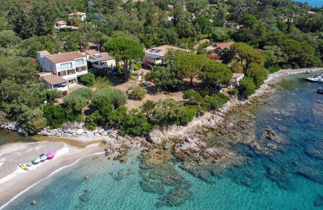 Apartment for 4 people, ground floor, sea view, direct access to the beach