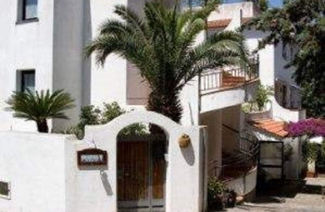 Apartment for 4 people in a residence in the center of Ischia Porto