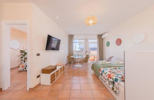 Apartment for 4 People, 1 Minute from the Beach and Close to the City Center