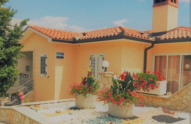 Apartment for 4 persons approx. 65 qm in Ravni, Istria (Bay of Raša)