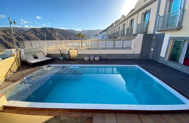 Apartment "Happy Dreamer" with Large Pool, Mountain Views & Wi-Fi