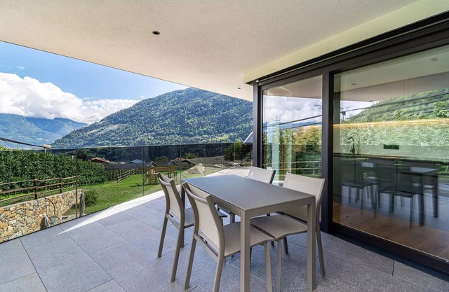 Apartment Hofer Hof TSCHIGAT with Mountain View, Wi-Fi & Terrace