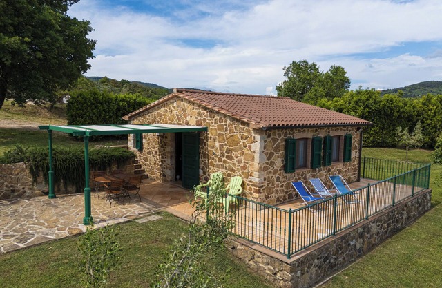 Apartment 'Il Mandorlo' with Private Terrace, Wi-Fi and Air Conditioning