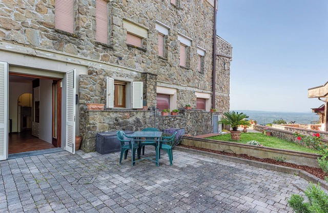 Apartment 'Il Nido Toscano' with Mountain View, Private Terrace and Private Garden