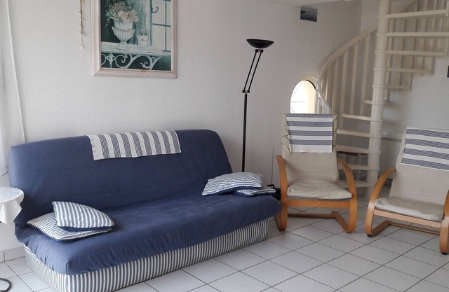 Apartment in a small quiet residence near the sea