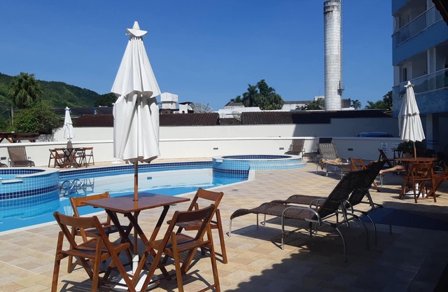 Apartment in Enseada, 2 bedrooms, air conditioning, swimming pool and 100m from the beach!