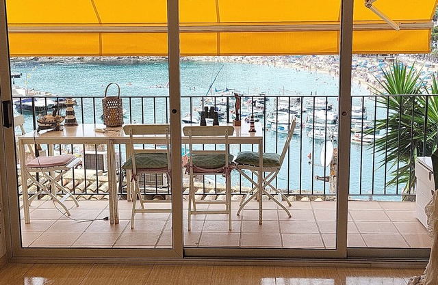 Apartment in front of the sea