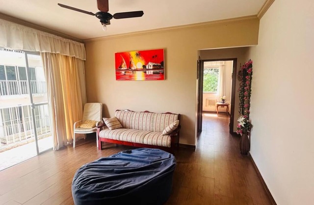 Apartment in Guarujá-Enseada, leave your car in the garage, just 5 minutes from the beach
