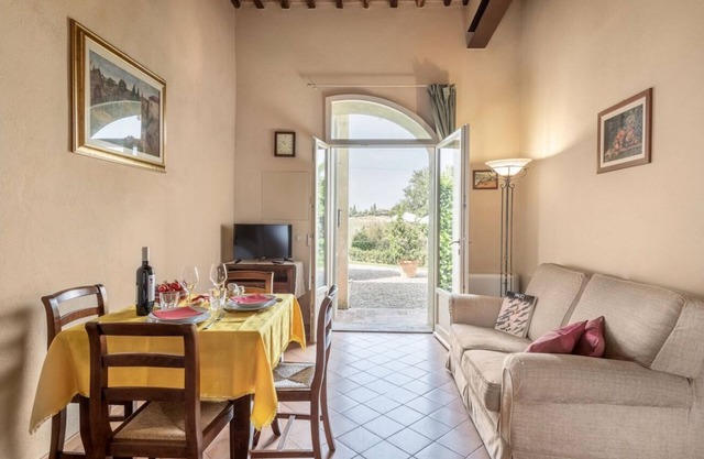 Apartment in historic Villa "GLI ARCHI": view & authentic hospitality in Siena