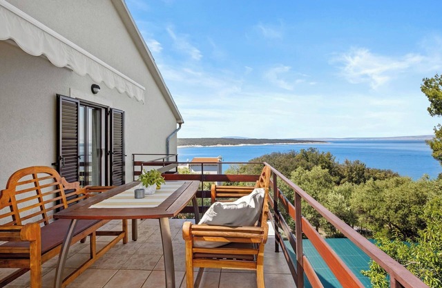 Apartment in Supetarska Draga near Sandy Beach