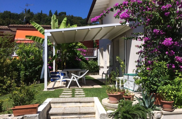 Apartment in Villa with private garden, fenced, close to the beach