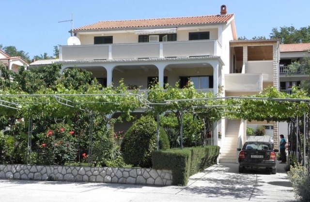 Apartment in Lopar with Terrace, Air condition, WIFI, Washing machine (893-3)