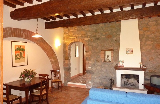Apartment in old farmhouse with garden and swimming pool