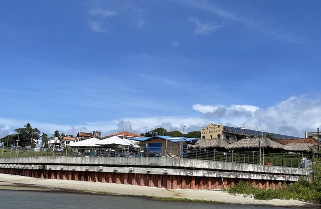 Apartment in Salinas city, 3 minutes from the waterfront, beaches and new bridge. Close to everything!