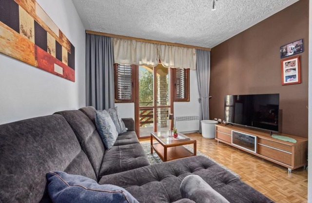 Apartment in Supetarska Draga near Sandy Beach