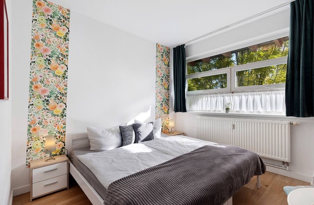 Apartment in the Hotel 'Albrechtshof Zimmer Parkblick 3' with Shared Terrace and Wi-Fi