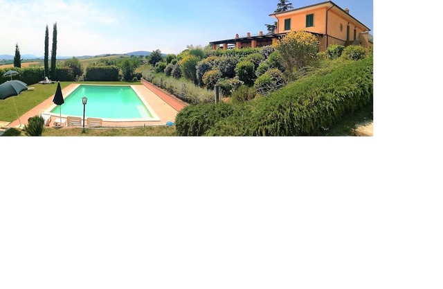 Apartment in villa with pool in the countryside with pets allowed