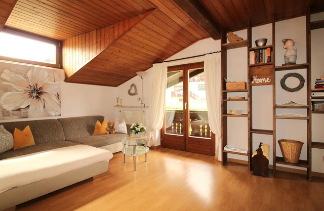 Apartment 'Innerhofer - Nordbalkon' with Mountain View, Shared Pool and Wi-Fi