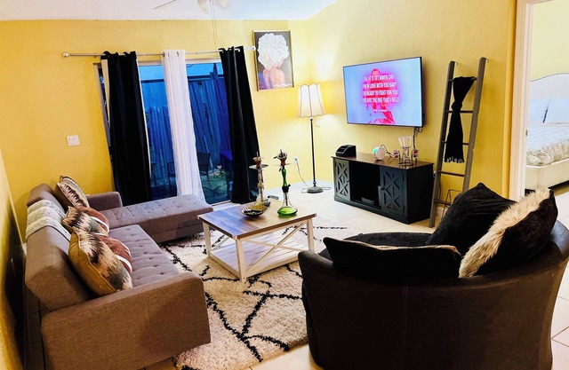 Apartment just 7 minutes drive to Aventura Mall