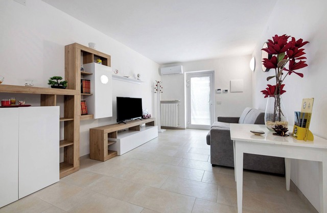 Apartment 'La Villa Del Caribe Bilocale' with Lake View, Wi-Fi and Air Conditioning