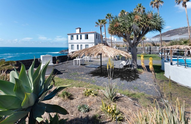 Apartment 'La Bayana - 1' with Sea View, Shared Pool and Wi-Fi