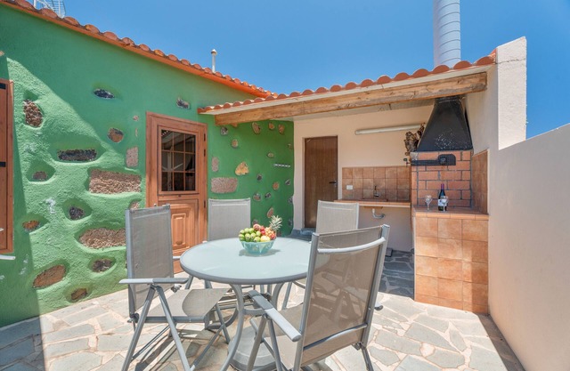 Apartment 'La Casa Verde' with Sea View, Wi-Fi and Air Conditioning