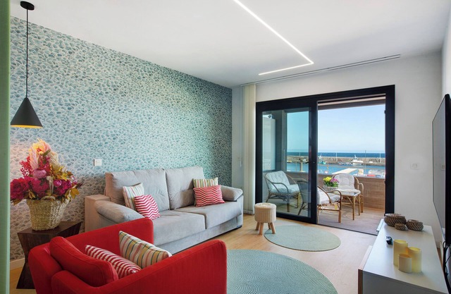 Apartment "La Casita del Muelle" with Sea View, Terrace, Balcony & Wi-Fi