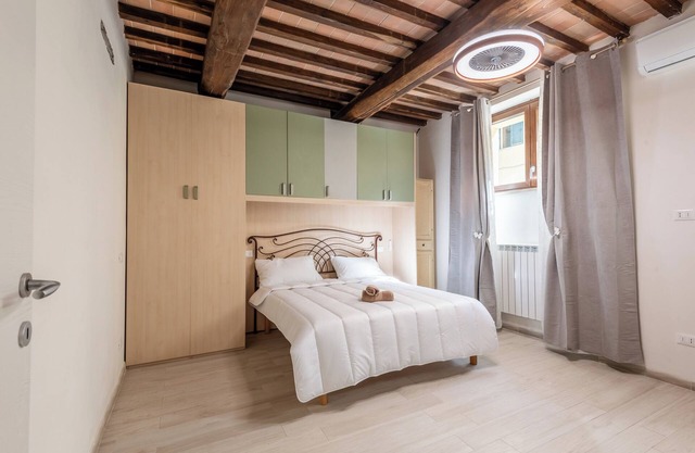 Apartment 'La Porta Del Palio' with Private Terrace, Wi-Fi and Air Conditioning