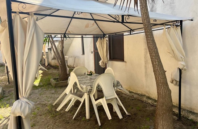 Apartment 'La Quiete - Gazebo Esterno 1' with Shared Pool, Wi-Fi and Air Conditioning