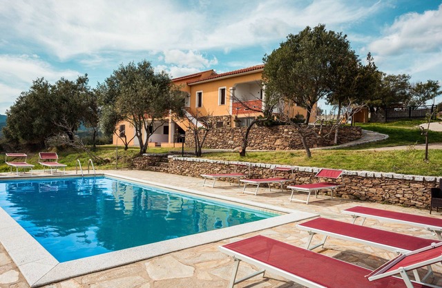 Apartment 'Malamuri 4 Sun Vacanze ' with Shared Pool, Private Terrace and Shared Garden