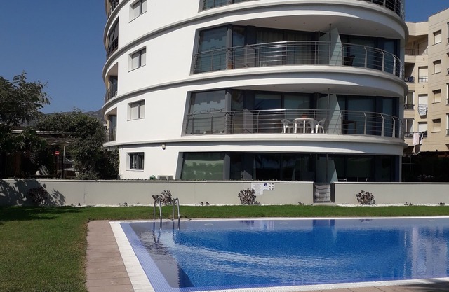 Apartment Marina Park 1ere ligne de mer piscine