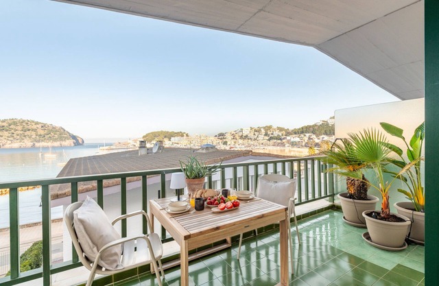 Apartment "Marsella" with sea view completely refurbished and modernised, with Wi-Fi
