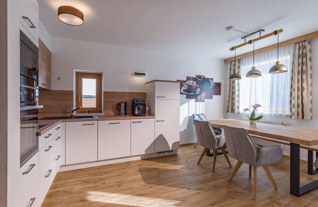 Apartment mit 3 Schlafzimmern und Balkon