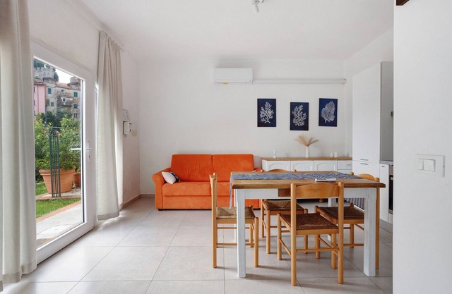 Apartment 'Montemare' with Private Garden, Wi-Fi and Air Conditioning