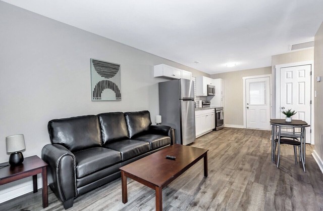 Apartment Near Redstone Gate 8