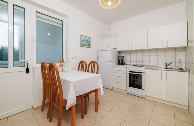 Apartment Nevenka (65372-A1) - Banjol - island Rab