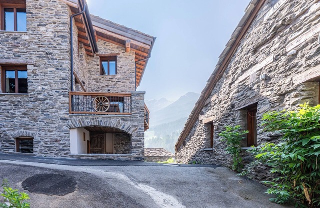 Apartment 'Ô Canton' with Mountain View, Private Terrace and Wi-Fi