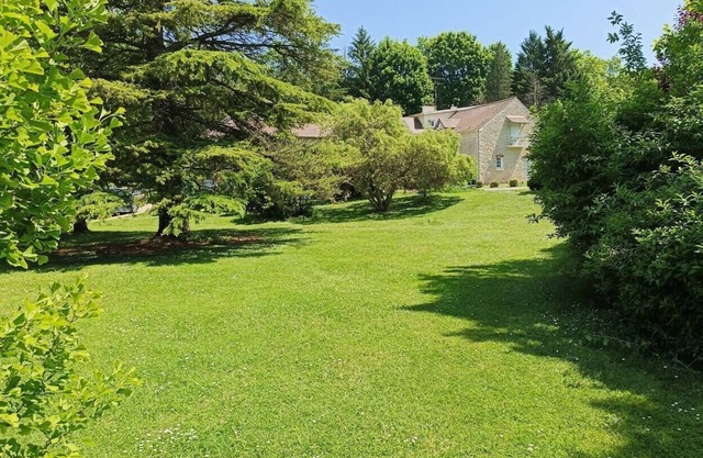 Apartment 'Oasis Près De Paris - Piscine' with Shared Pool, Balcony and Wi-Fi