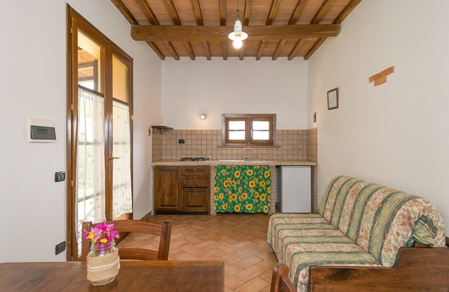 Apartment 'Olivo' with Shared Pool, Wi-Fi and Air Conditioning