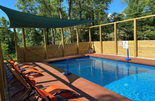 Apartment on the Knoll with private pool