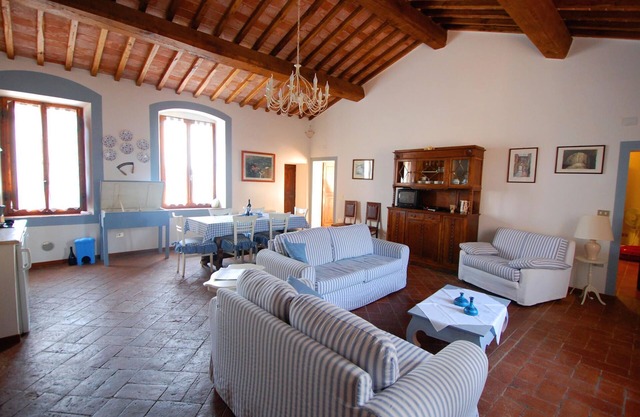 Apartment on Tuscan Agriturismo close to a village