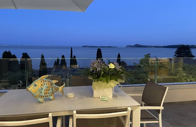 Apartment overlooking Garda Island